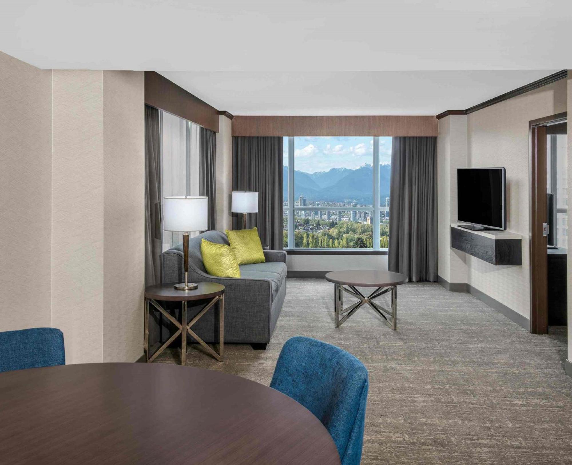 Hilton Vancouver Metrotown Burnaby Exterior photo
