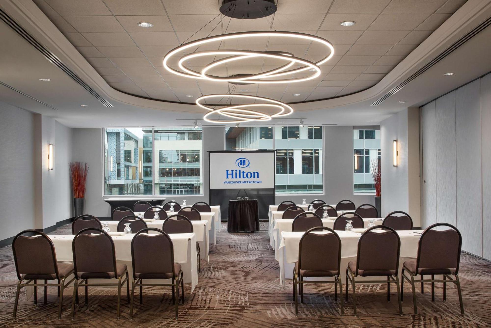 Hilton Vancouver Metrotown Burnaby Exterior photo