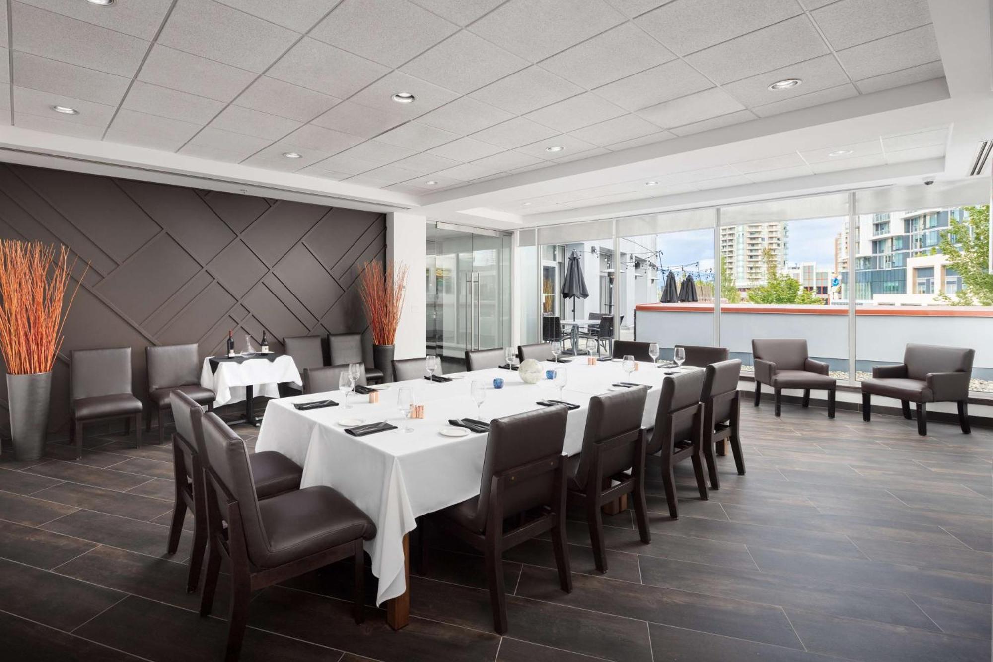Hilton Vancouver Metrotown Burnaby Exterior photo